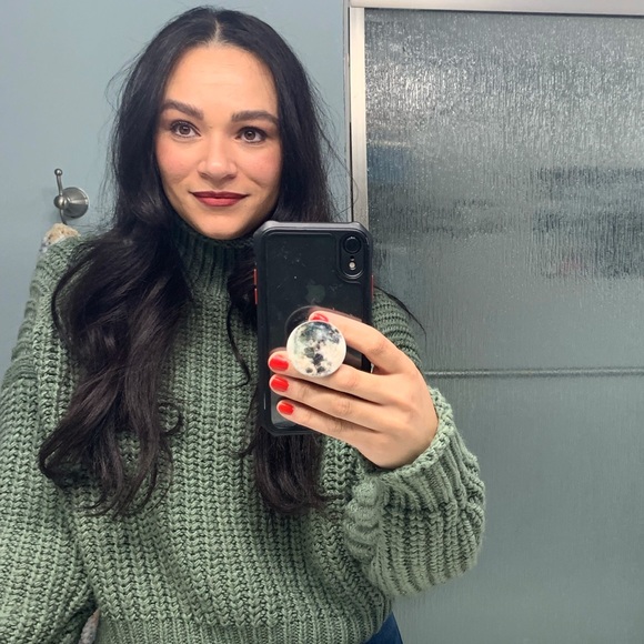 Shop my closet for good quality, classic, chic looks💖 - Picture 2 of 3